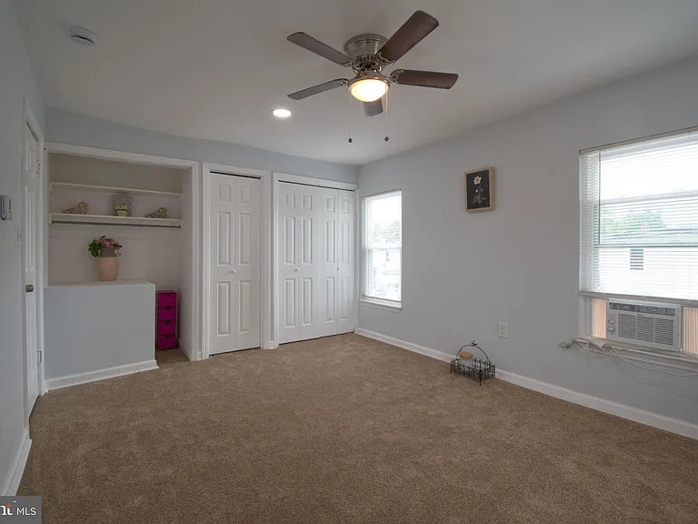 1012 W 3rd St #2 — Photo 10
