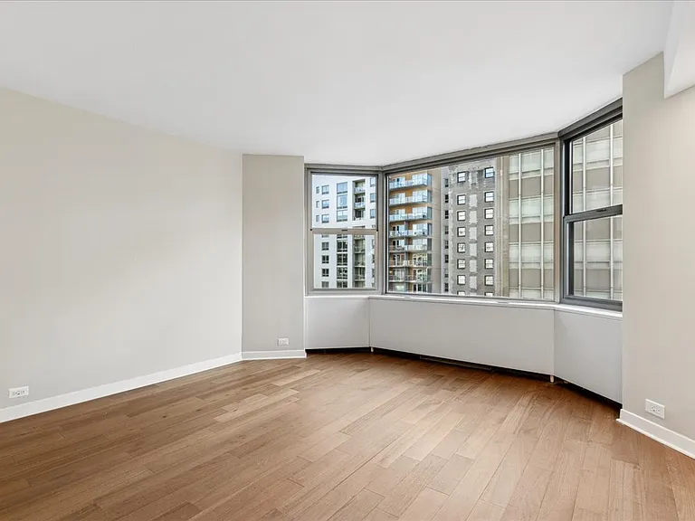 535 N Michigan Ave #2204 — Photo 5