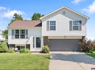 17642 Emiline St, Omaha, NE 68136