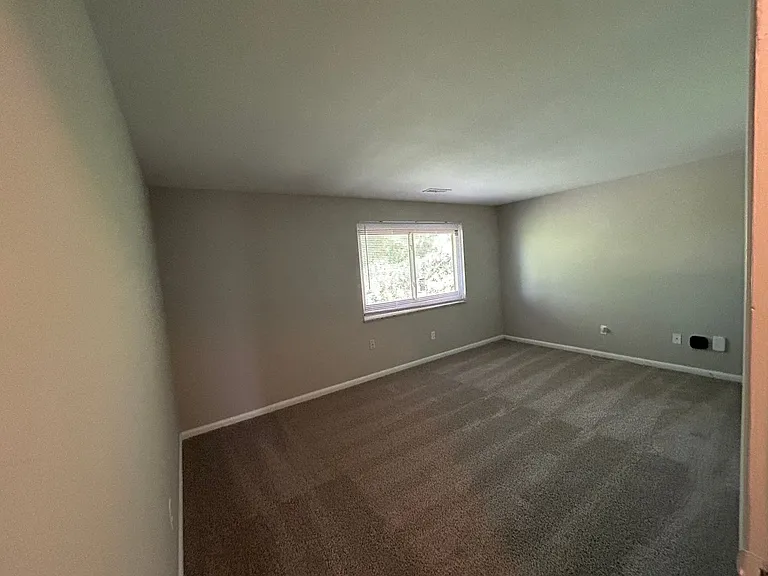 Coventry Court Townhomes — Photo 74