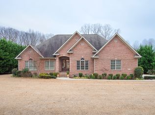201 Tanglewood Dr, Russellville, AL 35653