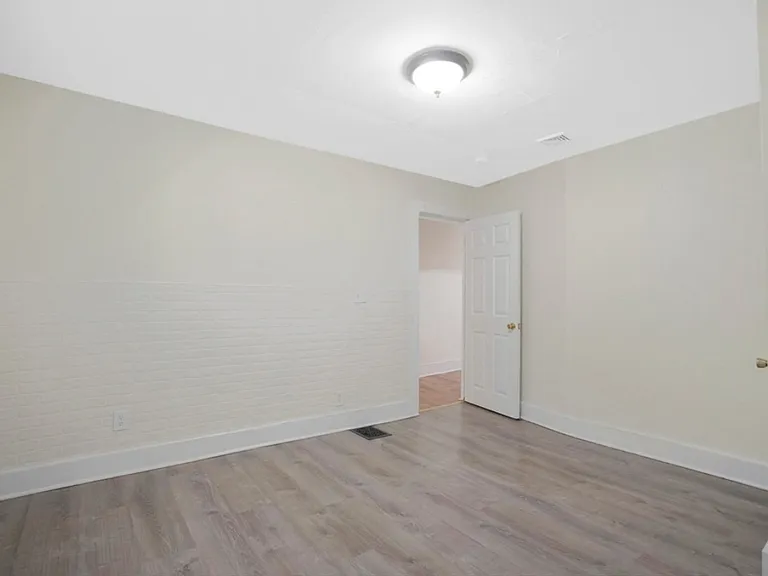 1614 Dwight St #2 — Photo 18