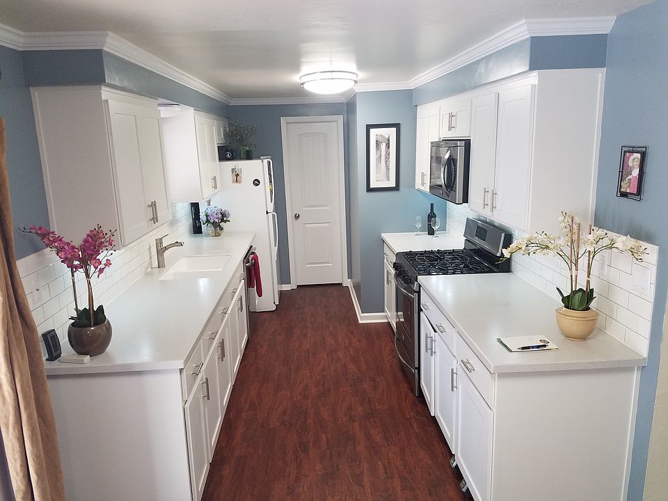 2nd image of 893 Lakeshore Dr