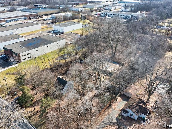 5th image of 30905 Beverly Rd