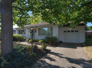 25 Foxridge Dr, Kettering, OH 45429