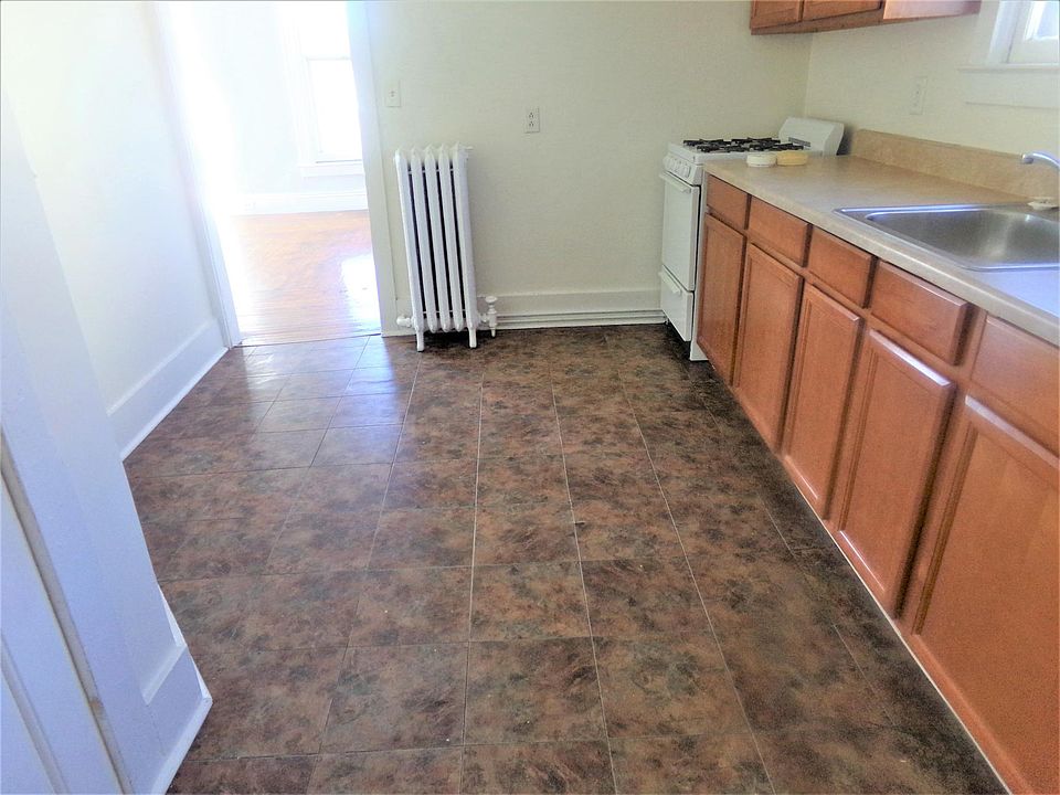 eat in kitchen - dining area