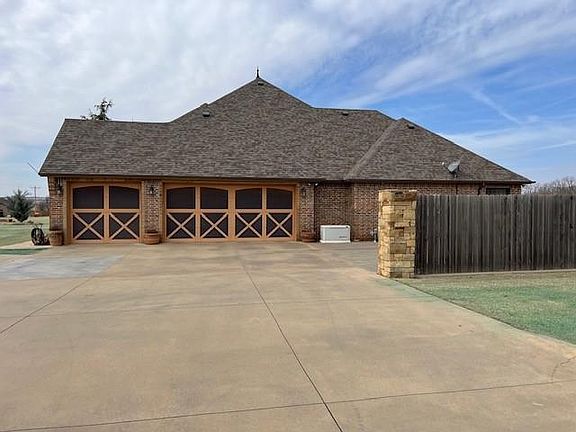 4th image of 3601 W Country Club Blvd