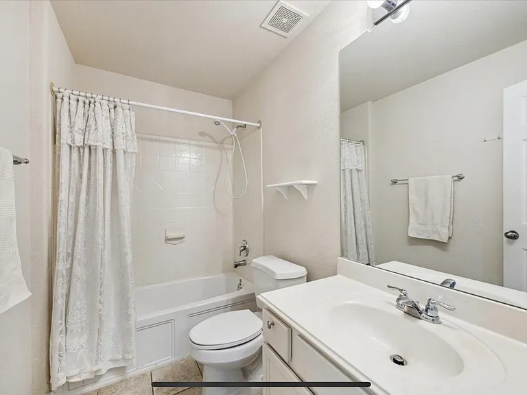 3039 Boxwood Springs Ln — Photo 6