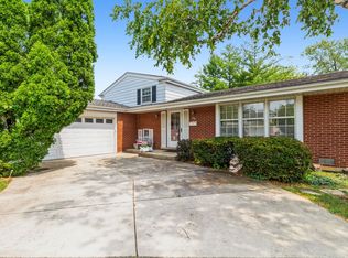 1533 S Surrey Ridge Dr, Arlington Heights, IL 60005