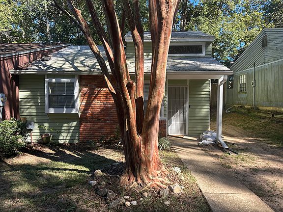 2nd image of 1049 Sutor Rd