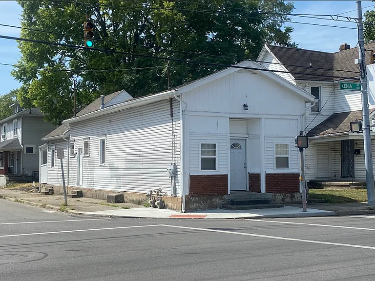 846-848 Xenia Ave — Photo 2