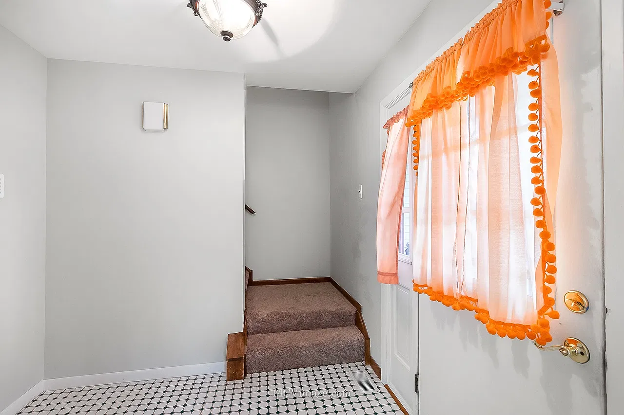 6 bed, 2160 sqft, $4,500 — Photo 3
