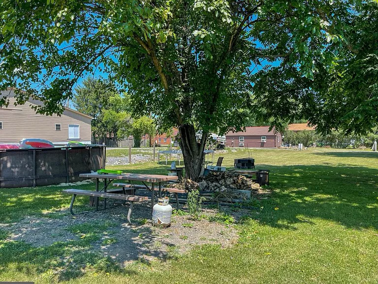 10305 Frankfort Hwy — Photo 12