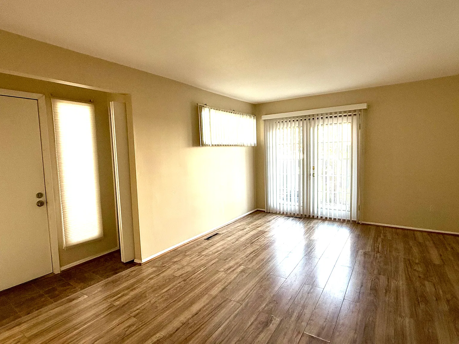 3 bed, 1832 sqft, $2,450 — Photo 2