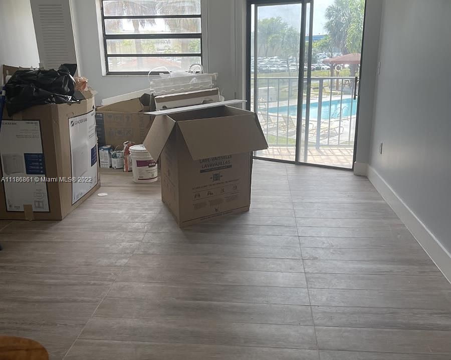 2nd image of 1820 W 53rd St APT 212