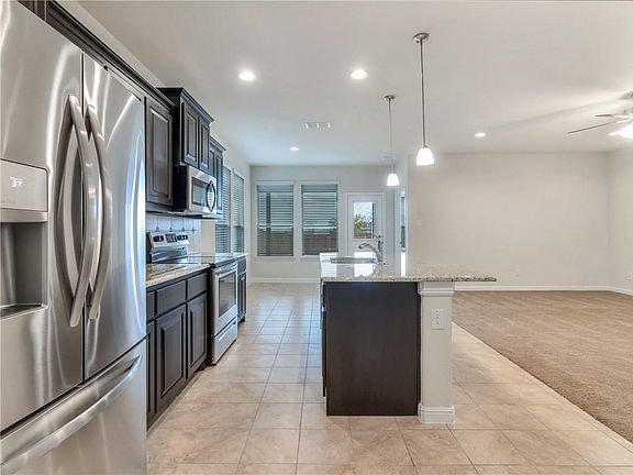 3rd image of 4820 Bronzeleaf Ln