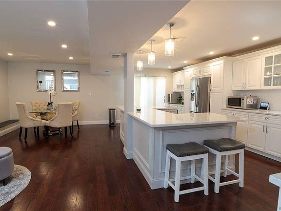 5th image of 160-44 92nd St