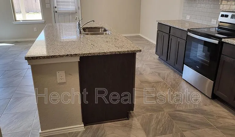 2440 Ayers Dr — Photo 11