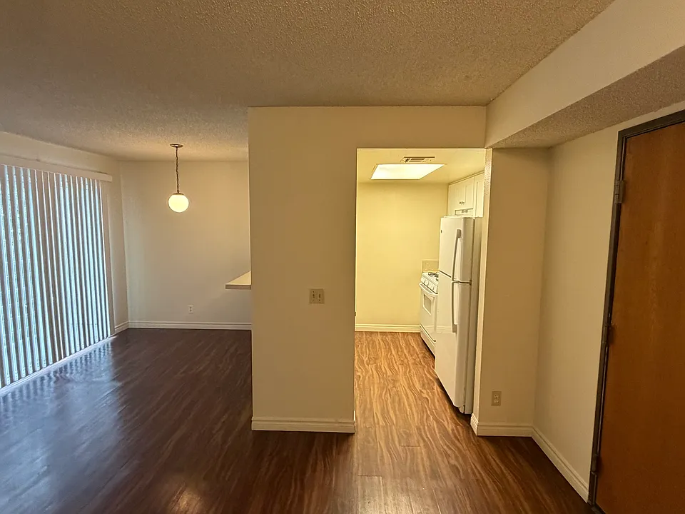 344 W Chevy Chase Dr #2