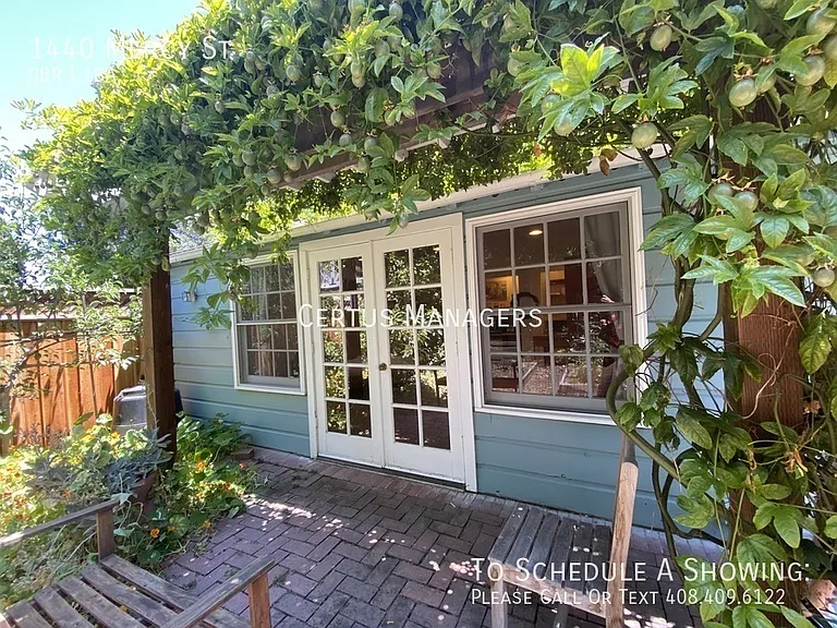 1440 Mercy St — Photo 1