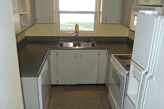 Updated "White & Bright" Kitchen w/ Newer Appliances