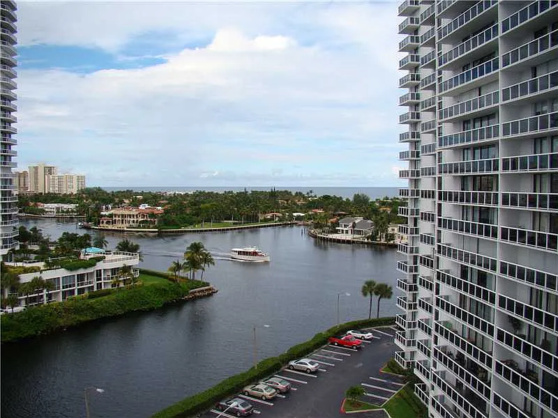 2 bed, 1133 sqft, $2,800 — Photo 2