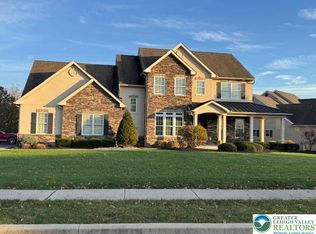 3920 White Barn Ln, Easton, PA 18045