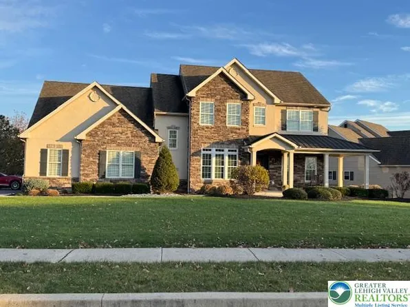 3920 White Barn Ln, Easton, PA 18045