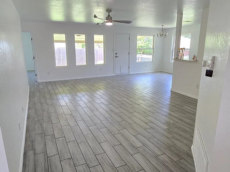13916 Cambourne Dr — Photo 4