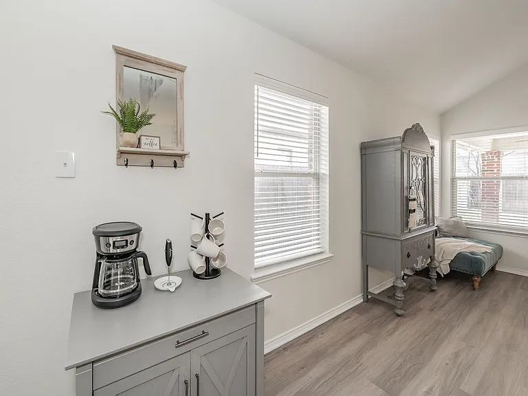 9040 Weller Ln — Photo 7