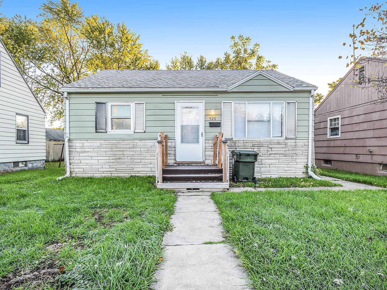 Charming 2 Bedroom Home with Garage and Full Basement — Photo 1