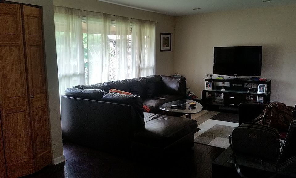 1st image of 403 E Hackberry Dr