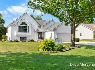 2508 Willow Ridge Dr, Jenison, MI 49428