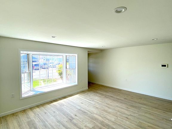 3rd image of 479 Allview Ct