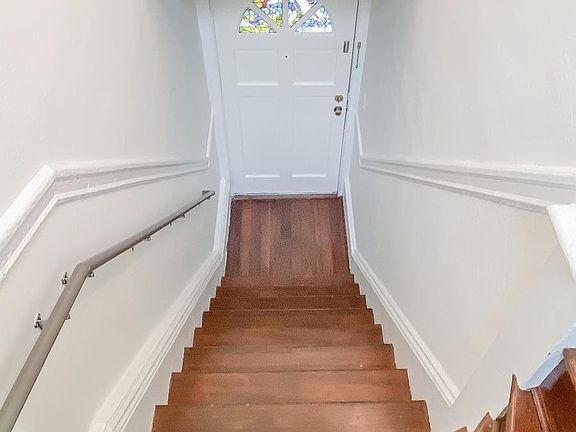 3rd image of 555 Ivy St