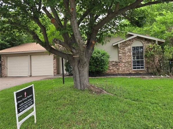 1718 Waggoner St, Grand Prairie, TX 75051