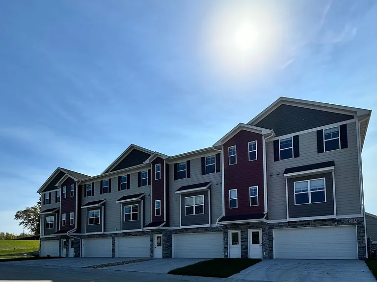 5115 N River Blvd NE — Photo 9