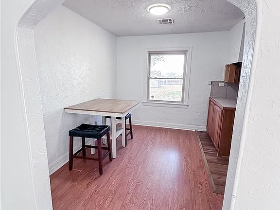 4th image of 830 NW 20th St