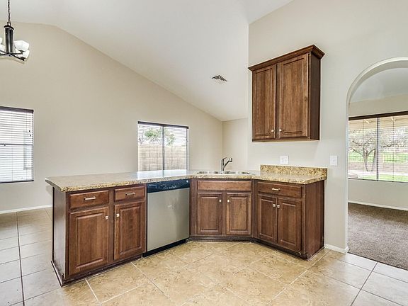 5th image of 10105 W Mariposa St