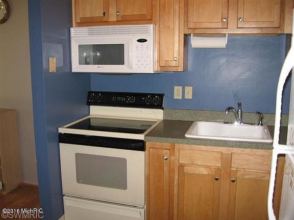 3rd image of 3635 Kenbrooke Ct #71
