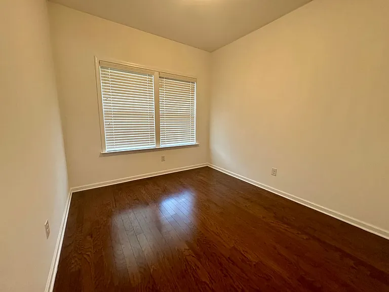 1507 Kellys Landing Dr — Photo 2