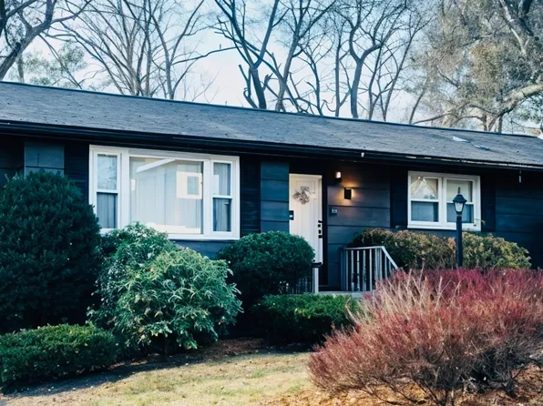 3 Eagle Rock Rd, Randolph, MA 02368