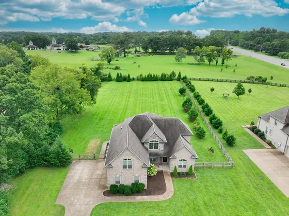 80 Cherokee Dock Rd, Lebanon, TN 37087