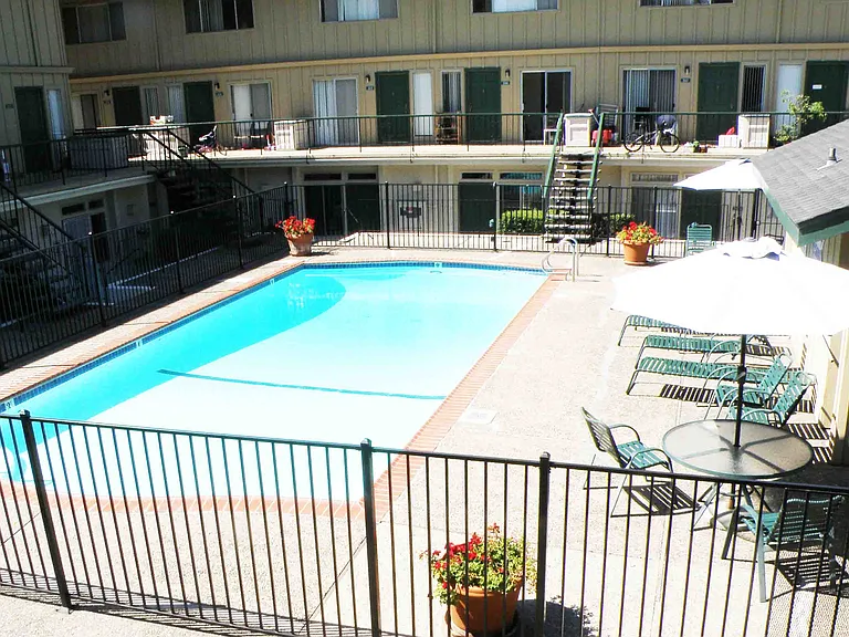 Fayette Townhouse Apartments — Photo 12