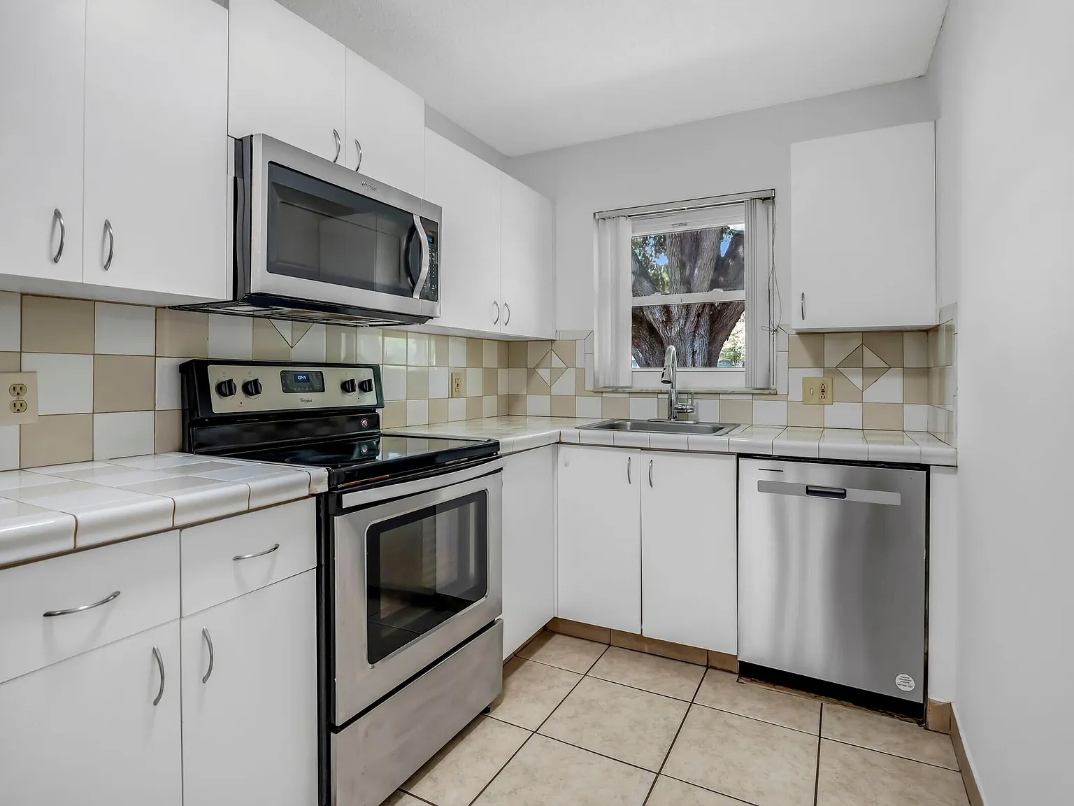 1 bed, 1.0 bath, 617 sqft, $1,700 — Photo 3