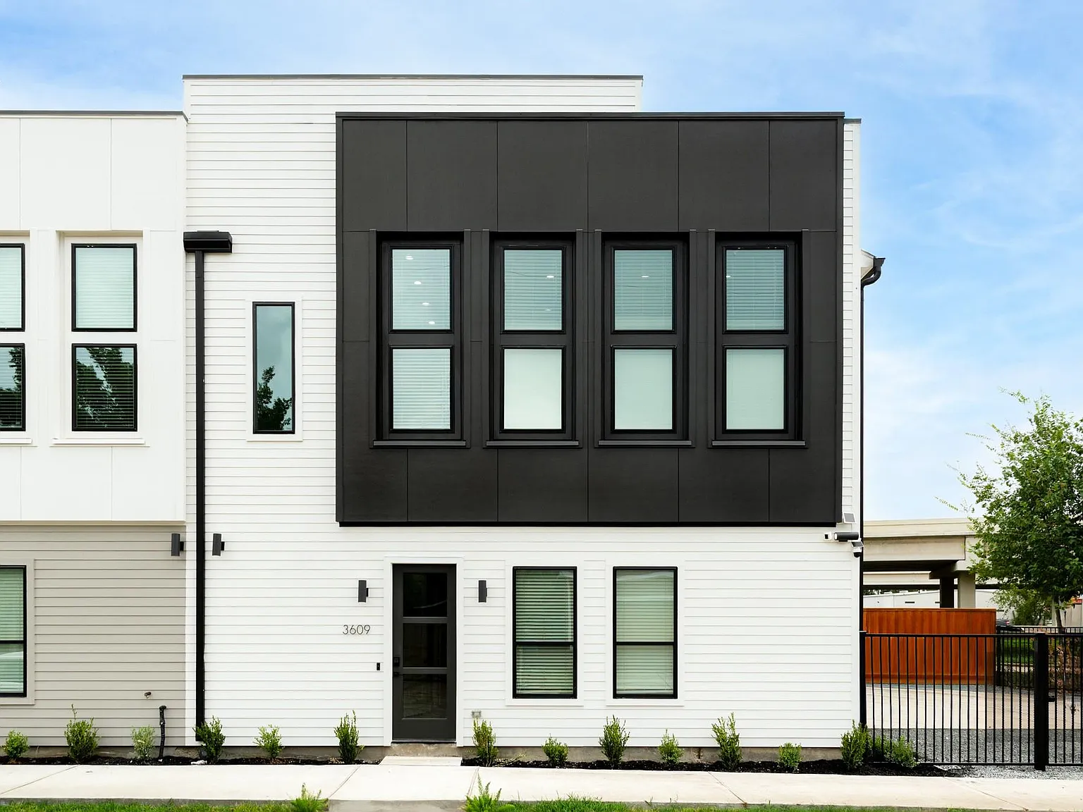 3 bed, 3.5 bath, 1498 sqft, $3,250 — Photo 3