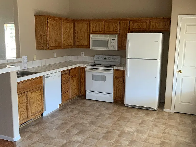 979 Short Cut Ln — Photo 2
