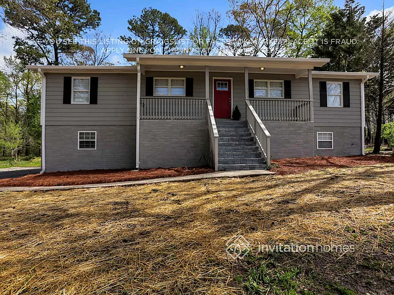 835 Brompton Ct — Photo 2