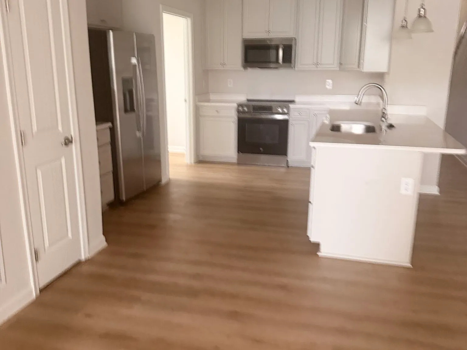 3 bed, 2.5 bath, 2169 sqft, $2,350 — Photo 3