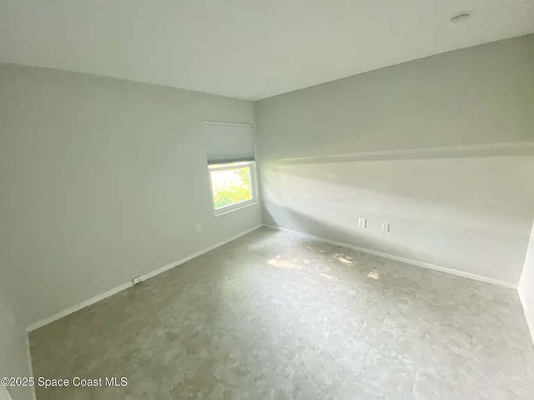 784 Alcazar Ave — Photo 12